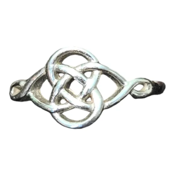 Royal Chain Silvertone Ring Size 7.5 - Picture 3 of 9